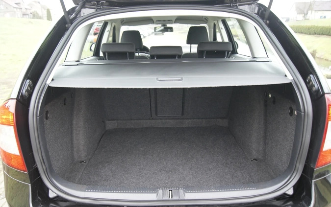 Skoda Octavia cena 21500 przebieg: 275744, rok produkcji 2009 z Rawicz małe 352